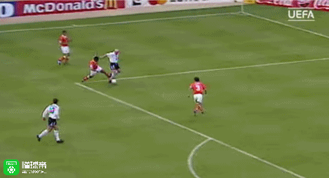 当时,希勒与锋线搭档谢林汉姆组成了英格兰队致命的sas组合.