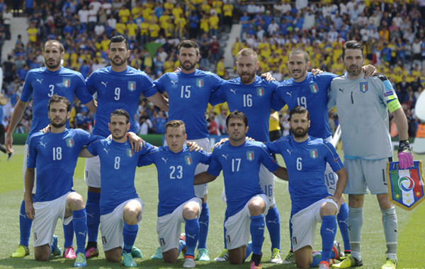 衣军团变蓝领,意大利诠释低调的华丽 - 足球第