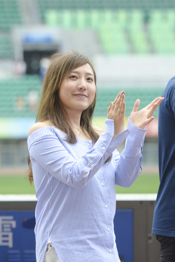 图集:智诚主场憾负新疆,美女老板文筱婷率队谢场