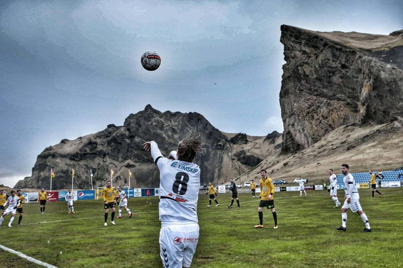 图集:奇迹之地冰岛,冷色系的足球场 - 足球第一