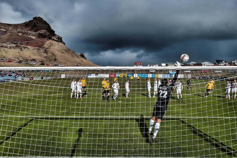 图集:奇迹之地冰岛,冷色系的足球场 - 足球第一