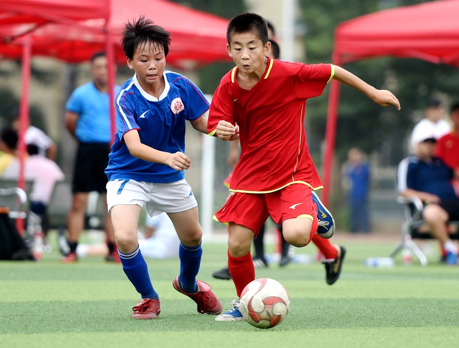 足球公益行!中国乡村足球娃赴阿森纳培训 - 足