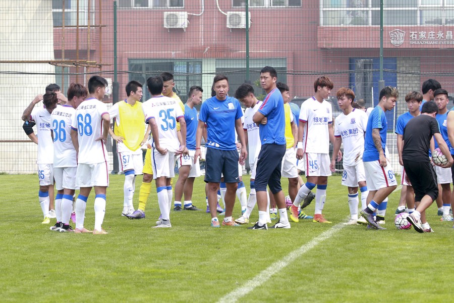 图集:预备队永昌vs申花,范志毅与永昌球迷起冲