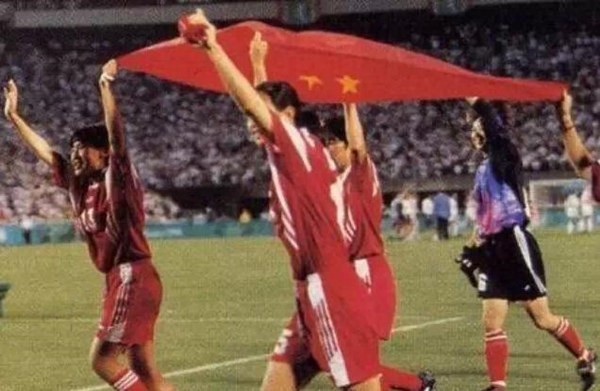 琼中女足奥运冠军_1996奥运女足收入(3)