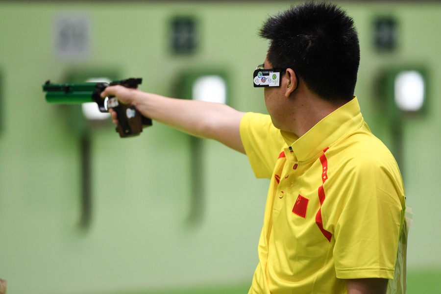 庞伟10米气手枪获铜牌,中国奥运首金再推迟 - 