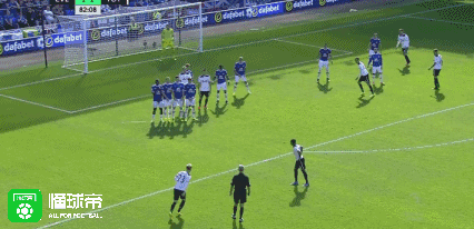 第82分钟,热刺的前场禁区前沿的任意球机会,埃里克森主罚直接射门