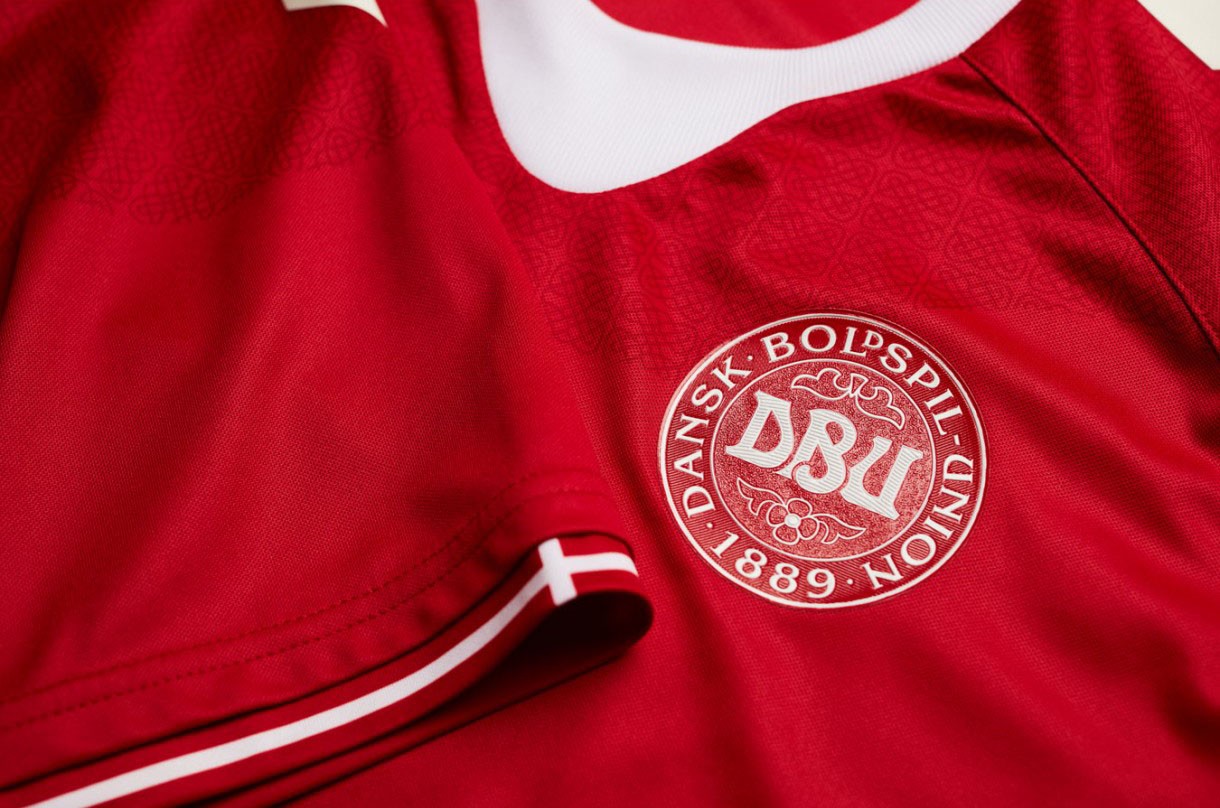 丹麦队最新球衣:凡人们 见识下真正的洪荒之力