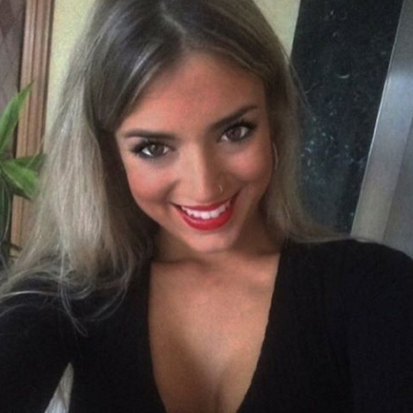 球色怡人:皇马新星阿森西奥女友玛玲娜 - 足球