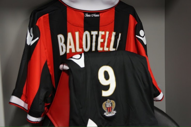 是什么阻止了巴洛特利在法甲穿上45号球衣? -