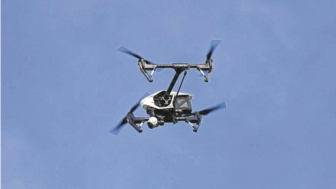 训练方法翻新,赫塔继五人制足球后引入无人机