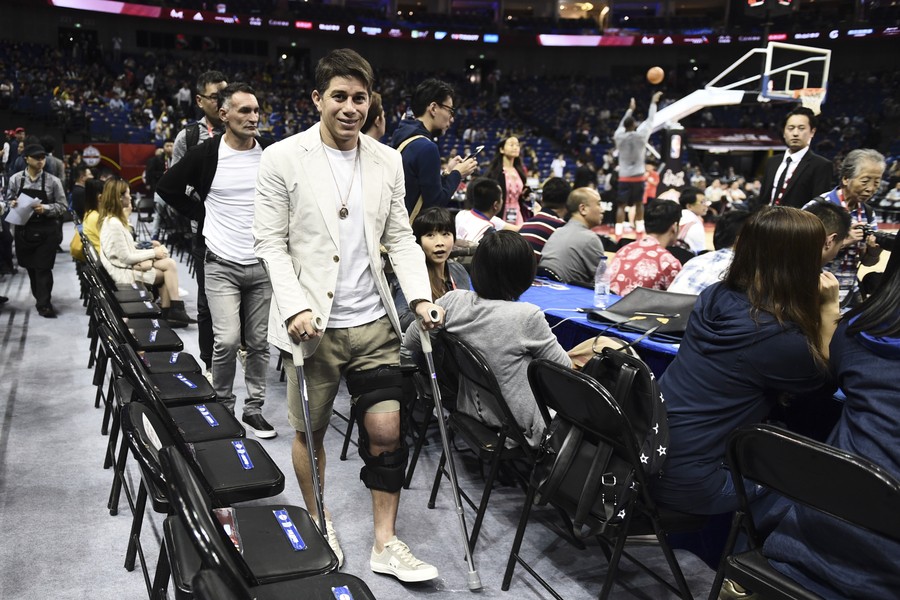 心情愉悦,孔卡观看NBA中国赛 - 足球第一门户