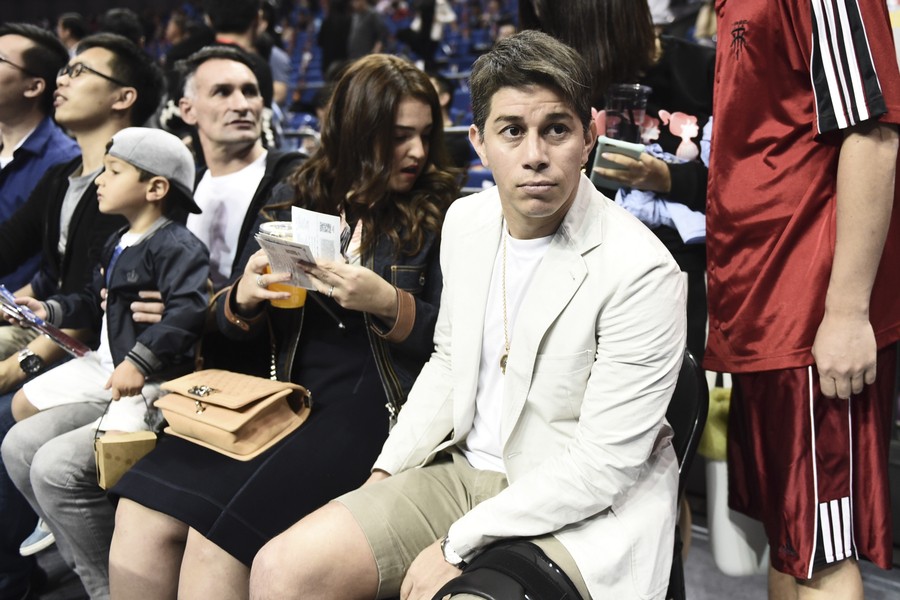 图集:心情愉悦,孔卡现场观看NBA中国赛 - 足球