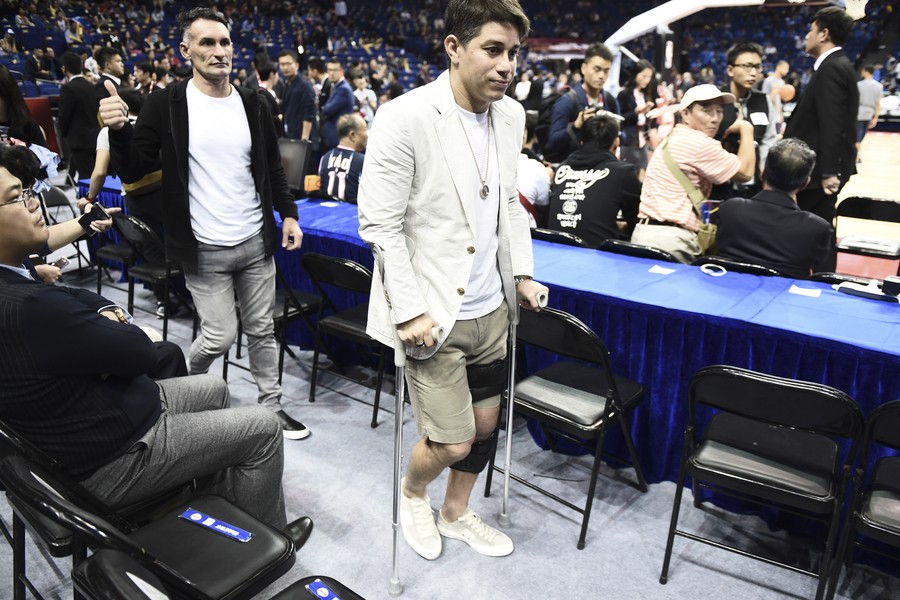 心情愉悦,孔卡观看NBA中国赛 - 足球第一门户