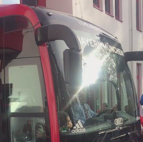 图片报:巴德施图贝尔随队前往法兰克福,里贝里