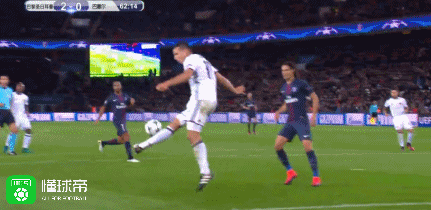 巴塞尔后卫解围不远,小卢卡斯推射破门,巴黎2-0巴塞尔