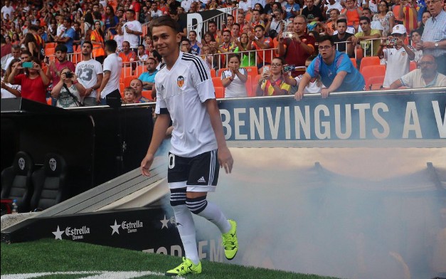 官方:巴伦西亚与青训小将续约 - 足球第一门户