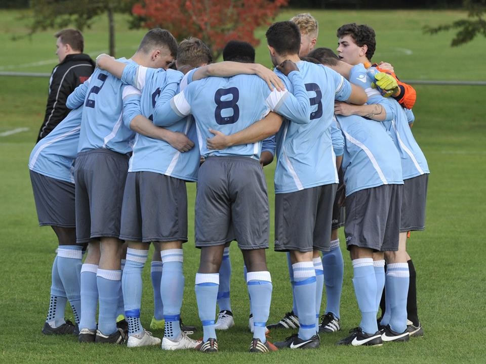 低级别联赛球员中场休息跑去看比伯演唱会,接