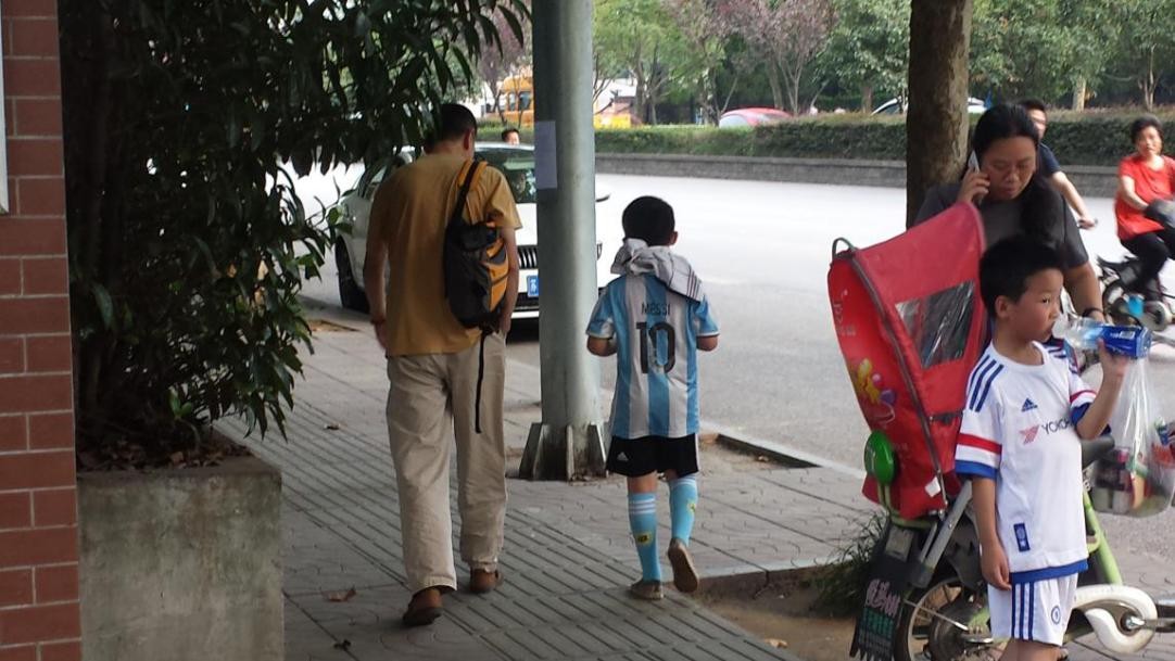 南京青少年足球教育调查:父母关于孩子踢球的