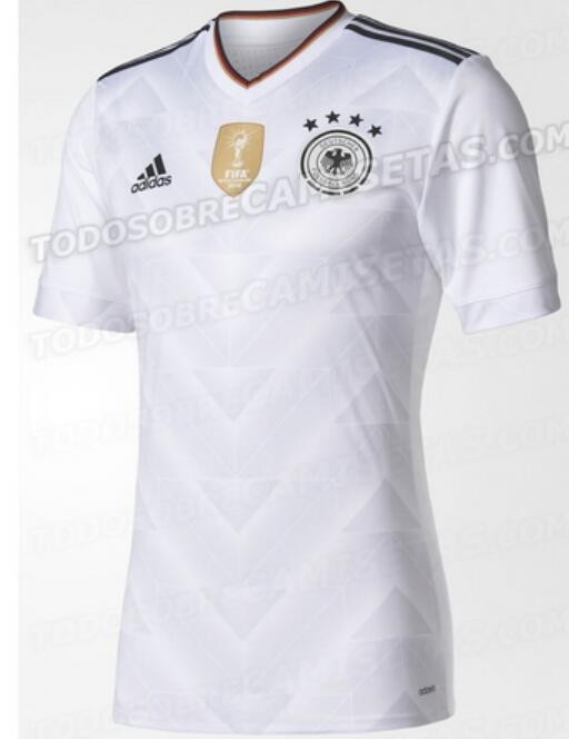 德国队联合会杯球衣谍照曝光:经典三道杠回归