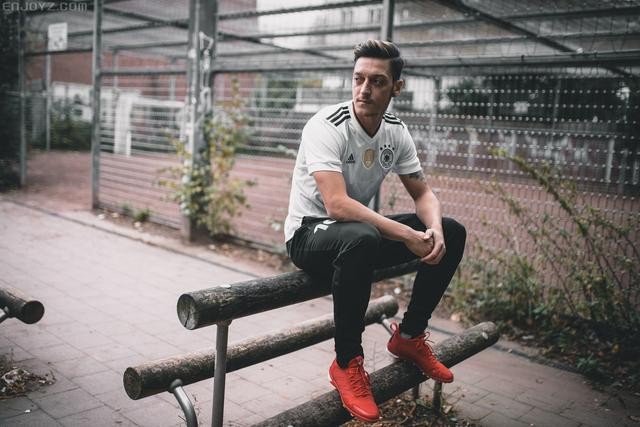 adidas发布德国国家队2017联合会杯主场球衣
