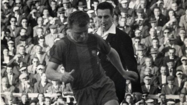 巴萨队服为啥是红蓝色?百年前王室支持皇马,巴