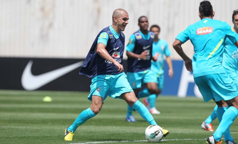 官方:巴西队征召米内罗竞技后卫桑托斯顶替马