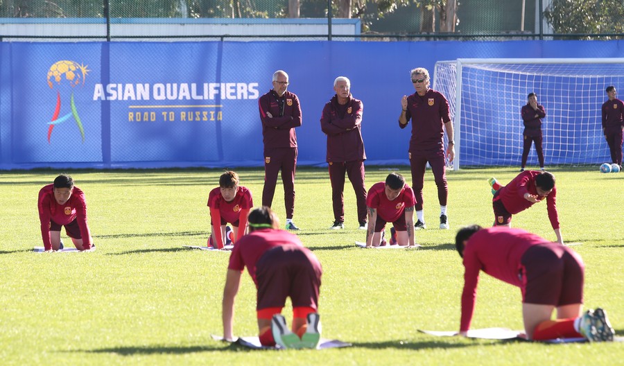 西安晚报:里皮对教练组要求也很严 - 足球第一