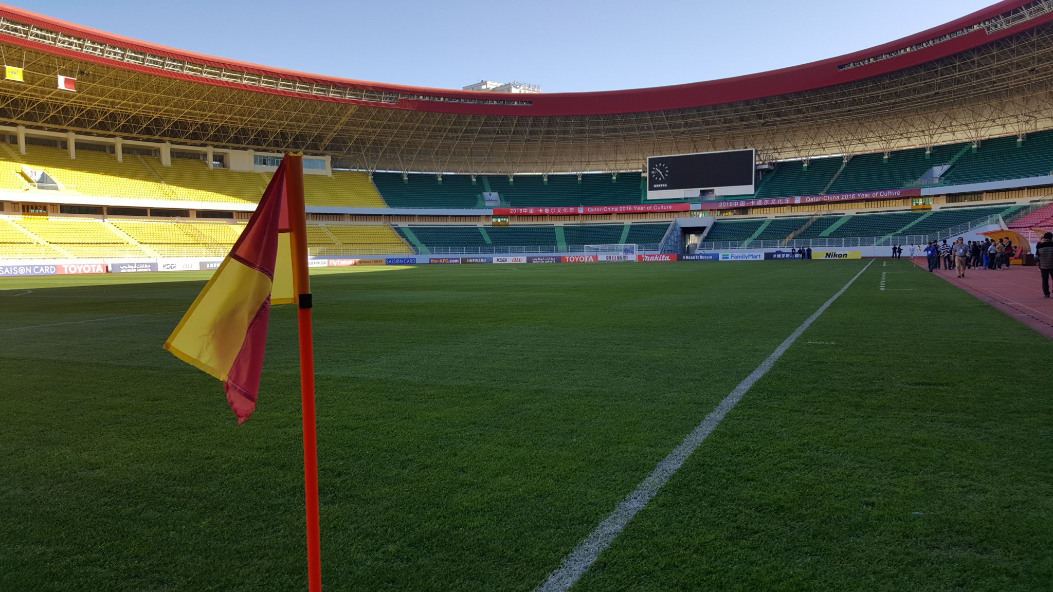 图集:昆明拓东体育场准备就绪,草皮质量良好 -