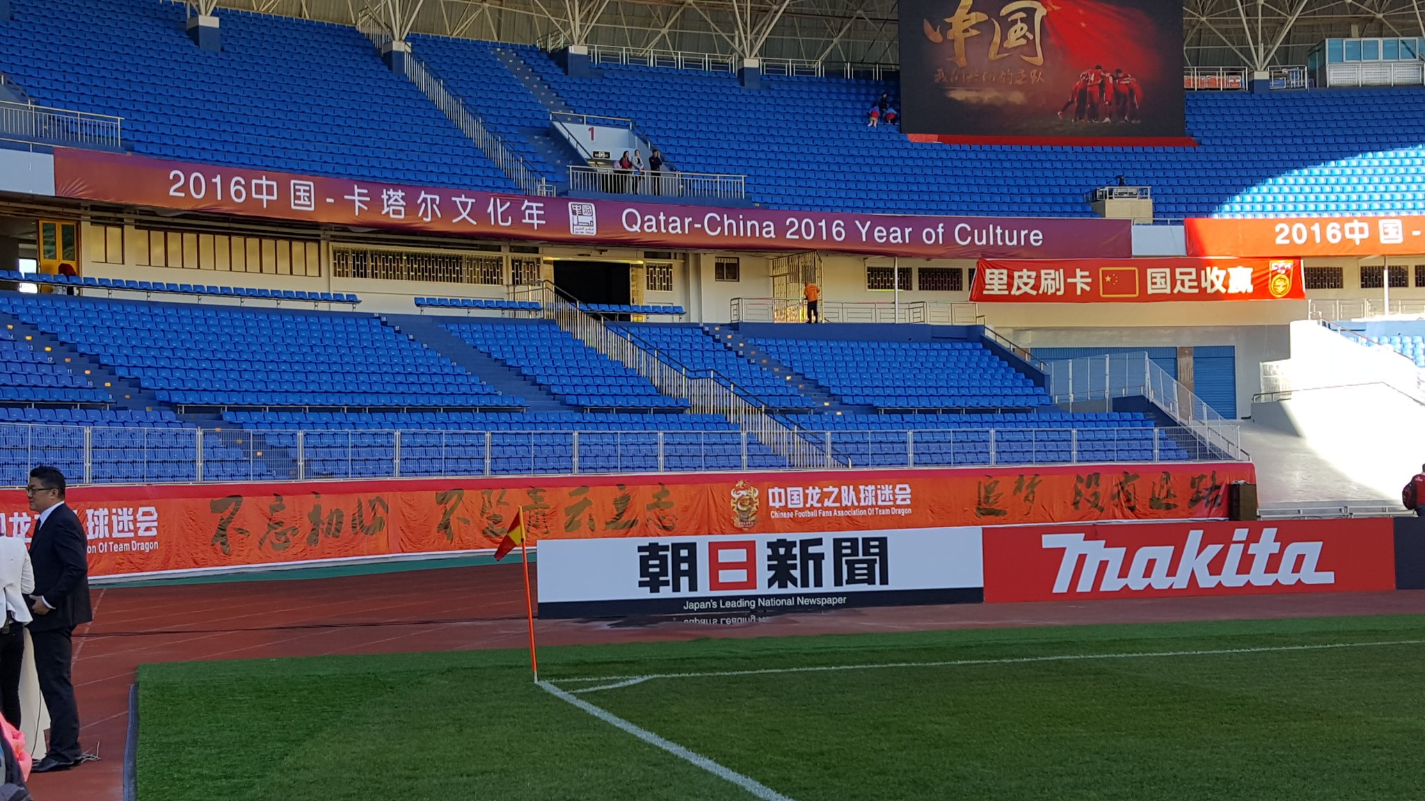 图集:昆明拓东体育场准备就绪,草皮质量良好 - 足球第一门户|懂球帝