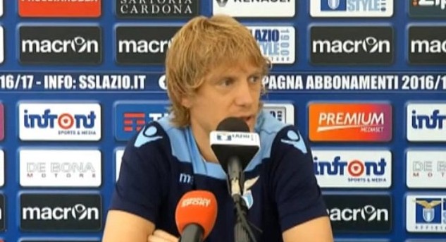 蓝鹰后卫:我们更适合踢四后卫 - 足球第一门户