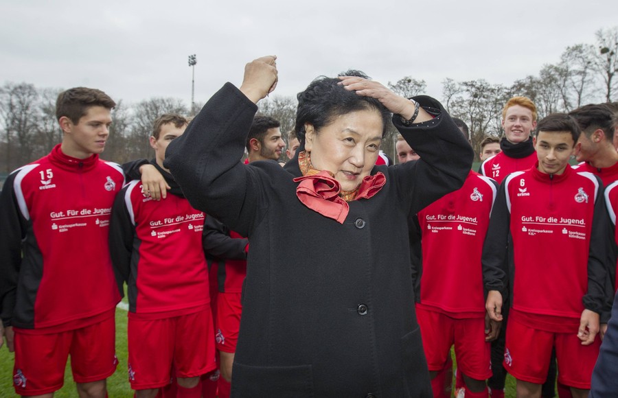图集:刘延东造访科隆俱乐部,与青年队队员互动