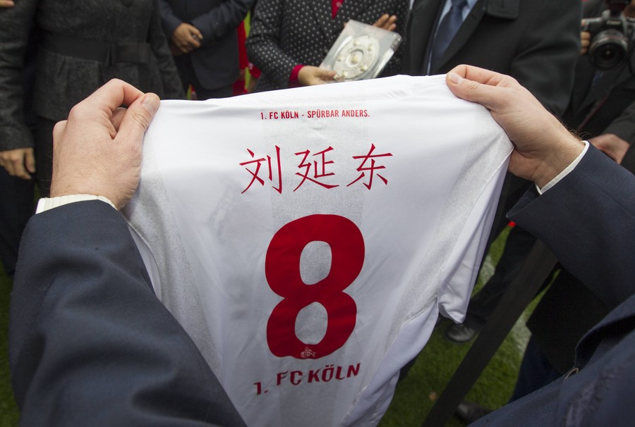 图集:刘延东造访科隆俱乐部,与青年队队员互动