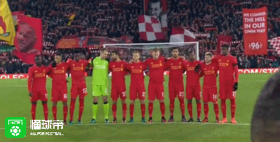 默哀仪式,双方赛前为沙佩科恩斯空难事件哀悼