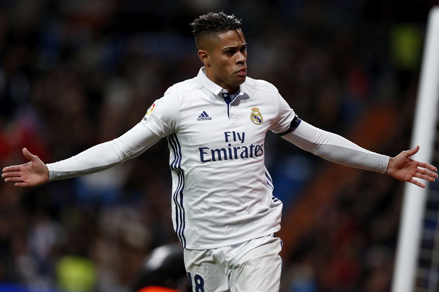 阿斯报:6支西甲球队想要皇马小将马里亚诺 - 足