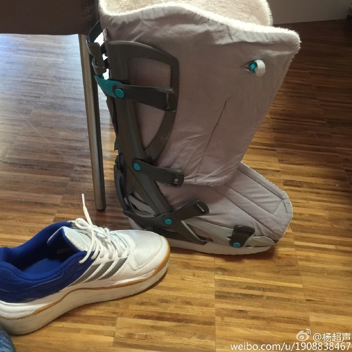 摘除护具训练,杨超声恢复良好 - 足球第一门户