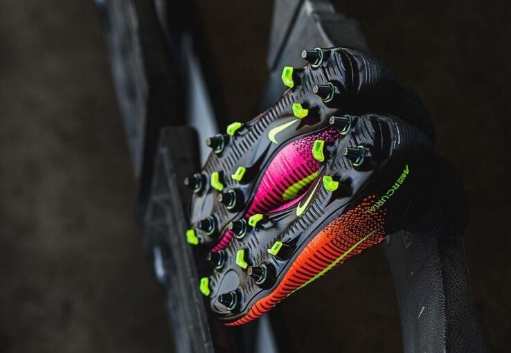 奖得主背后,都有一双默默付出的球鞋 - 足球视