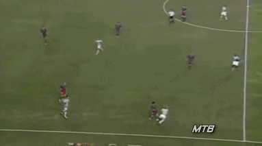 不得不服!看看18岁的梅西过人有多残暴吧