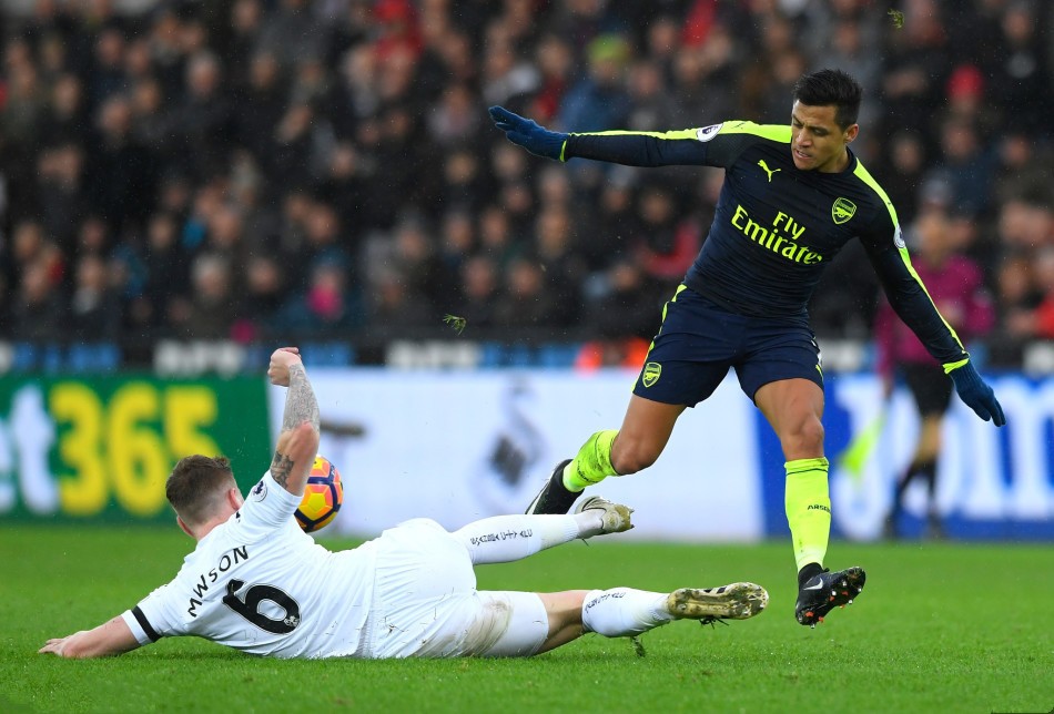 斯旺西倒霉两乌龙 阿森纳大胜但桑切斯又不开