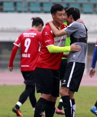 【热身赛】四川安纳普尔那0:4天津权健 - 足球