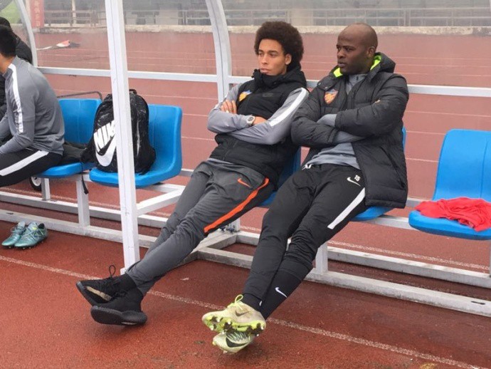 【热身赛】四川安纳普尔那0:4天津权健 - 足球