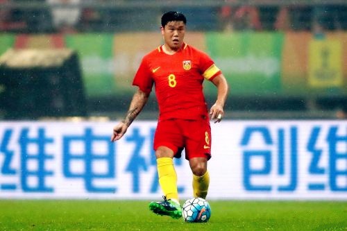 国足新队长中国杯表现不佳 防守形同虚设恐再