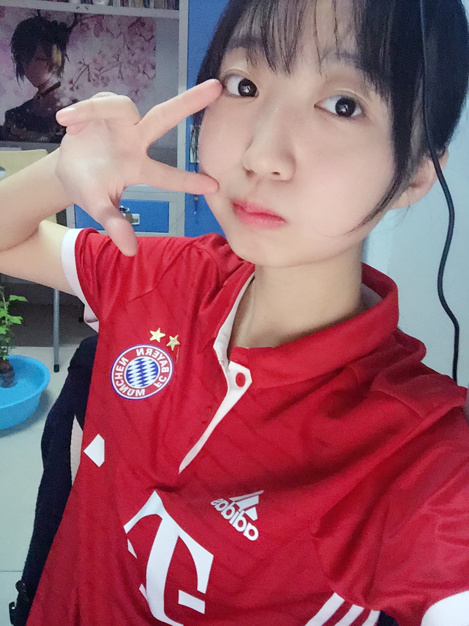 女球迷采访:在球场上踢左边锋的拜仁球迷先群