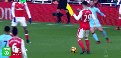 付出代价,扎卡放铲动作太大被红牌罚下