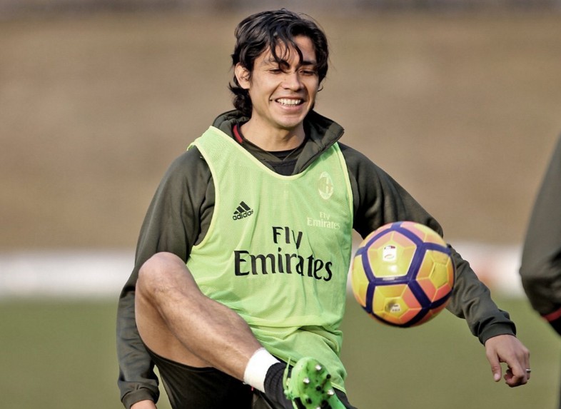 米兰大名单:m-费尔南德斯回归