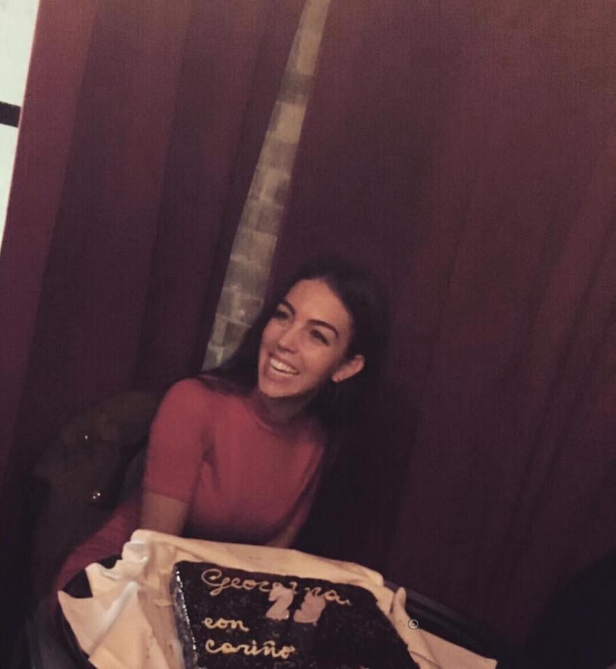 甜蜜蜜!C罗为女友庆生,在马德里二人共进晚餐