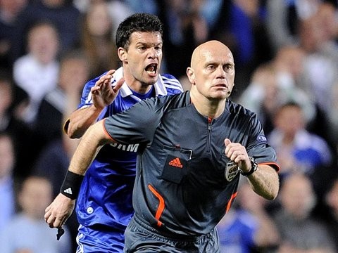 第12章 犯规与不正当行为 - 4. 重新开始比赛 - 