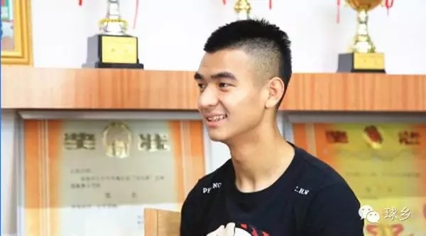 人气小鲜肉+火辣足球=刘彬彬!曾超!叶楚贵! - 足