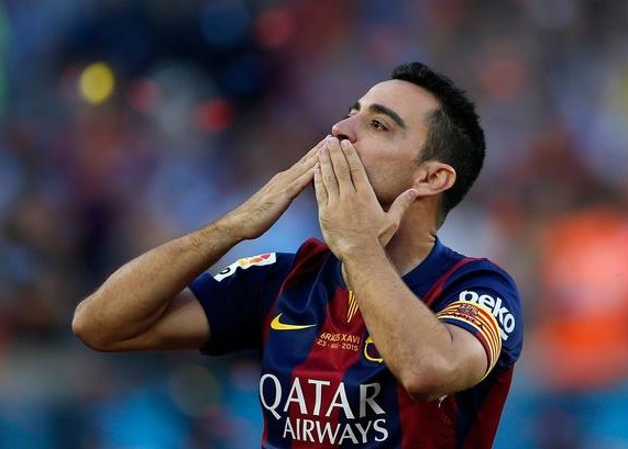 同为世界级中场大师,皮尔洛和哈维在技术特点