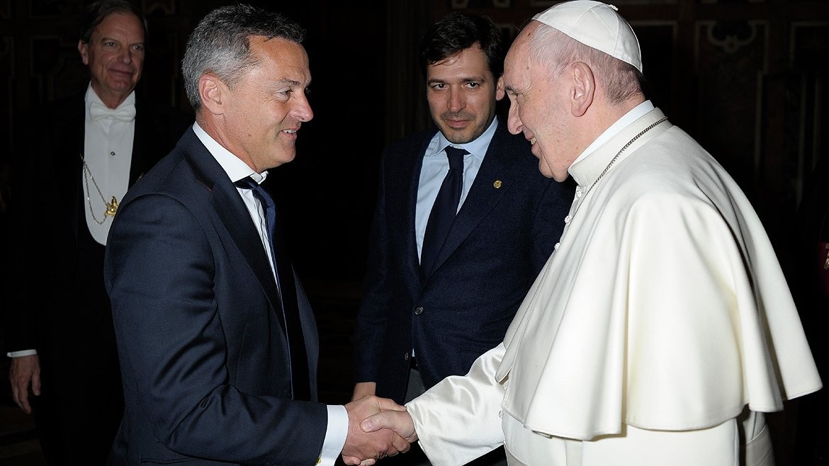 比利亚雷亚尔全队拜访教宗,获亲切接待 - 足球