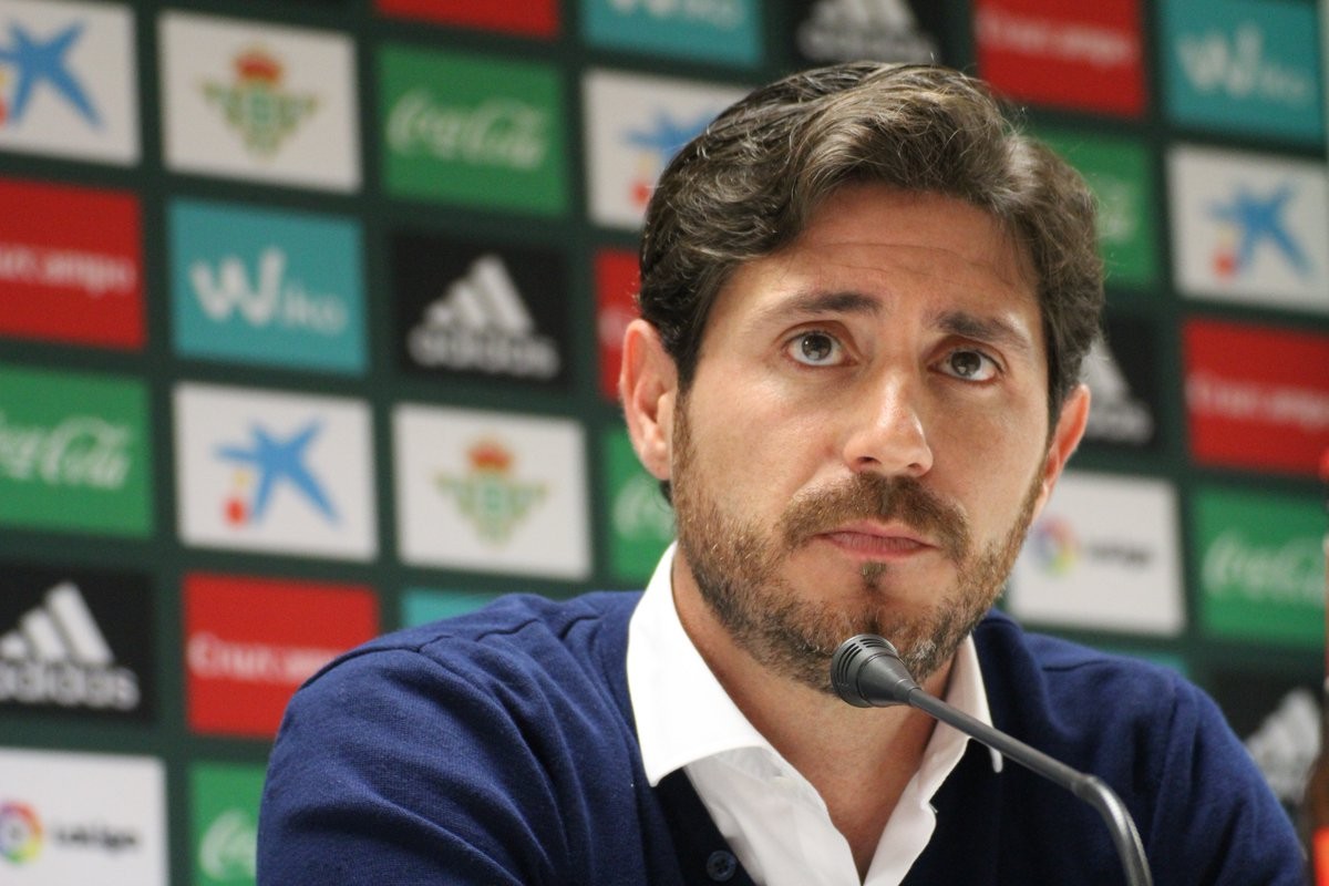 贝蒂斯主帅:不希望球队患上卡斯特罗依赖症;希